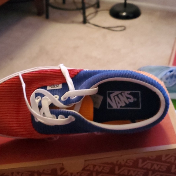 Vans - Picture 2 of 2